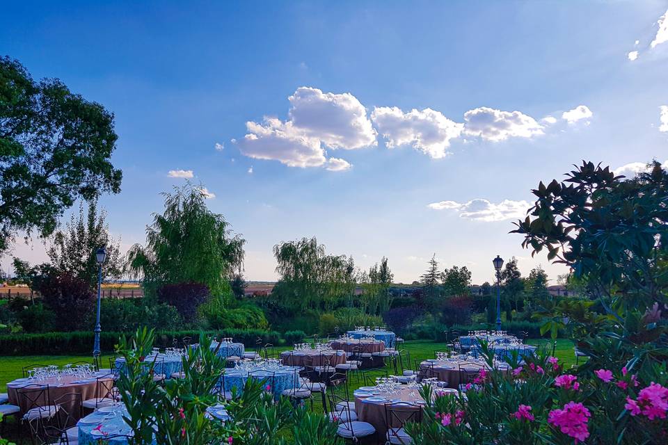 Cena en el jardín