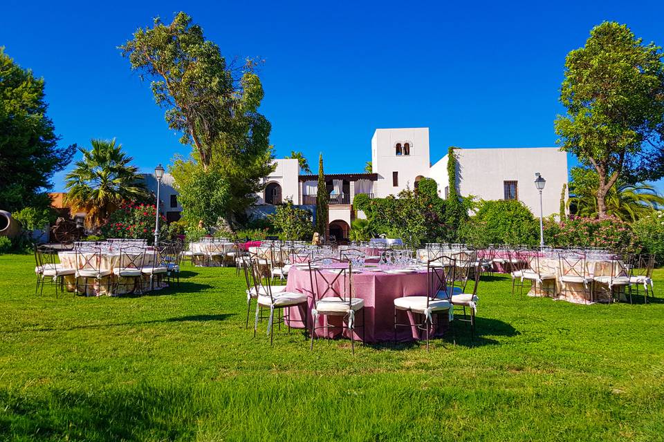 Cena en el jardín