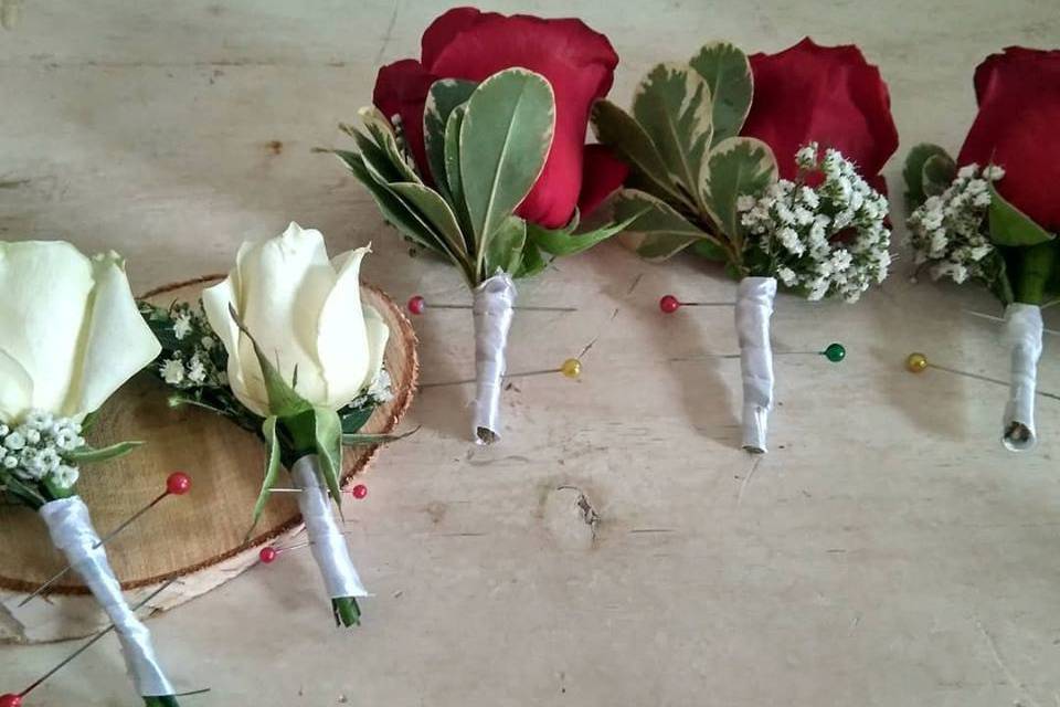Taza con flores preservadas