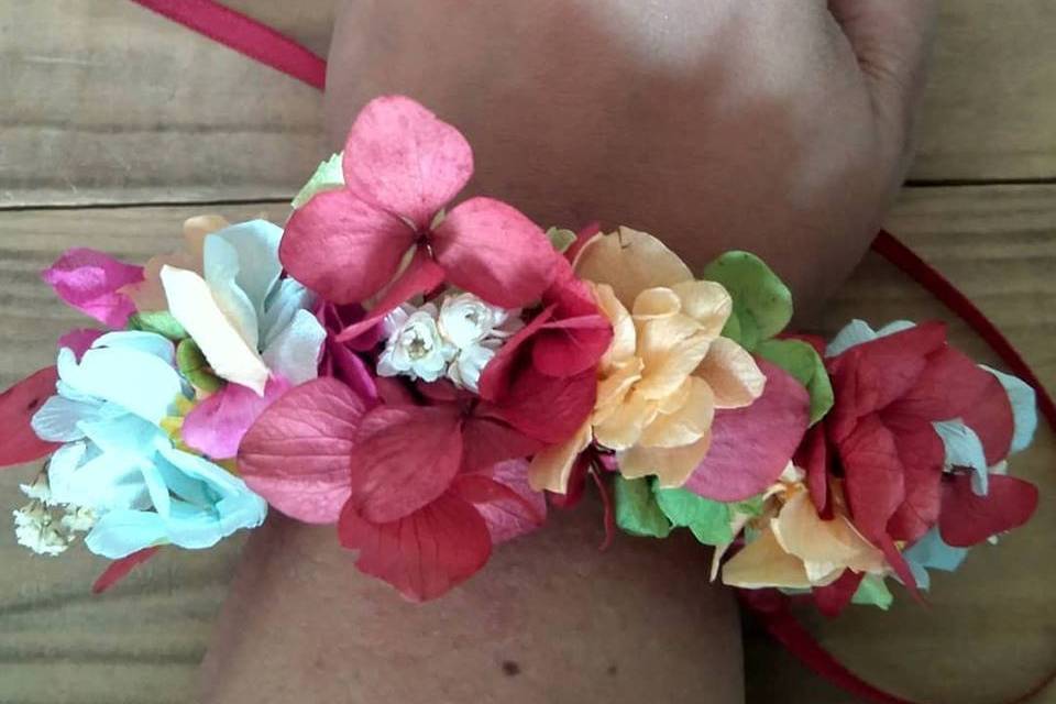 Pulsera de flores preservadas