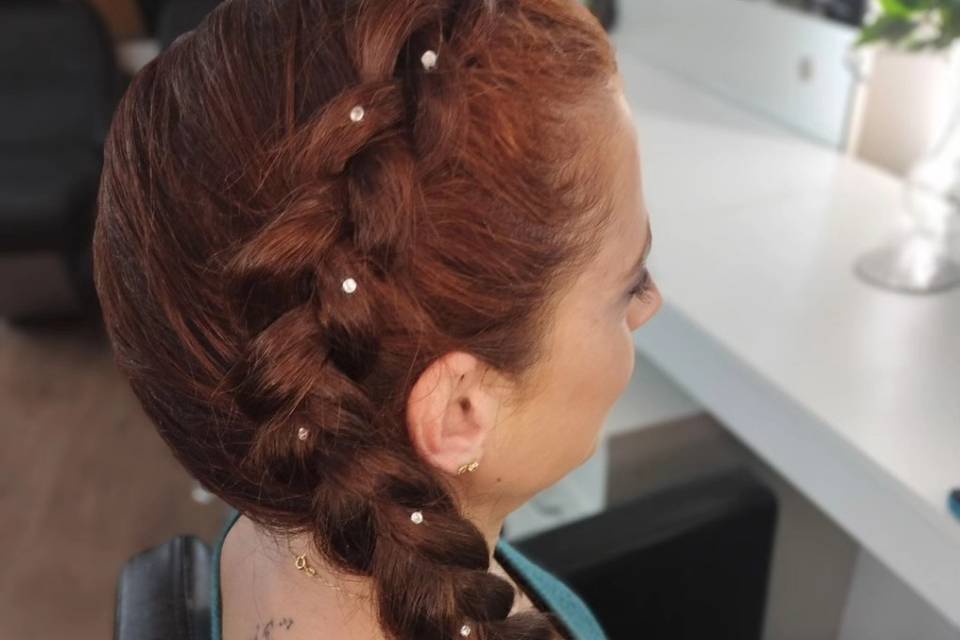 Trenza lateral con apliques