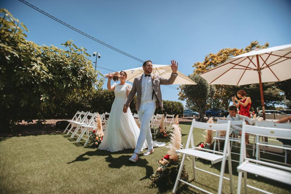 Salida de los recién casados