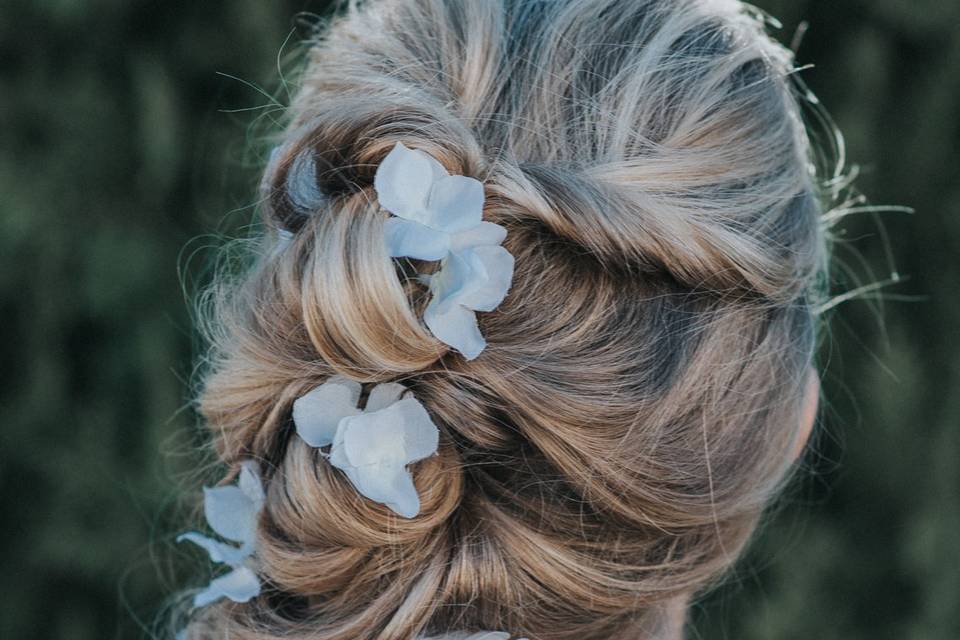 Trenza con detalles florales