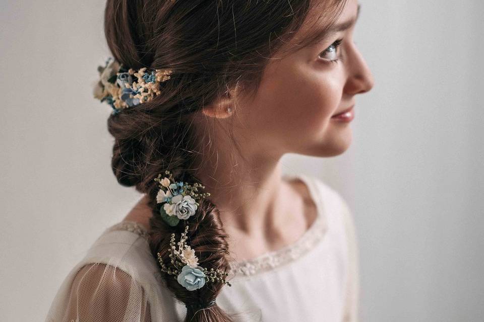 Coronas de flores y horquillas