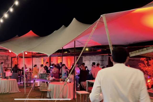 Fiesta bajo la carpa