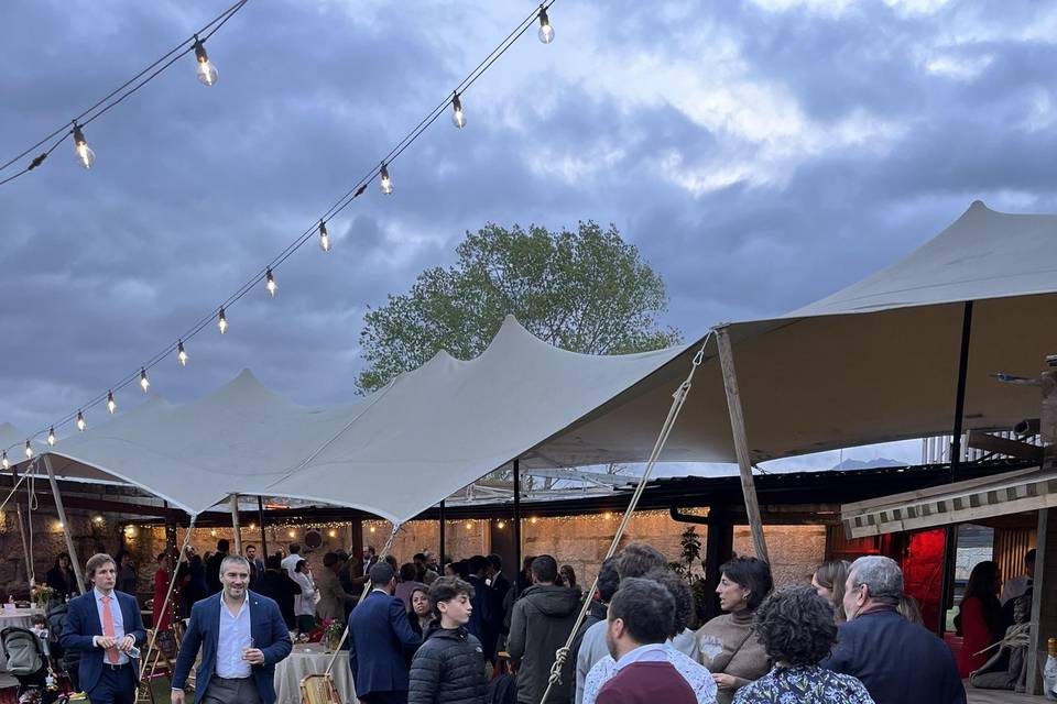 Cóctel en carpa beduína