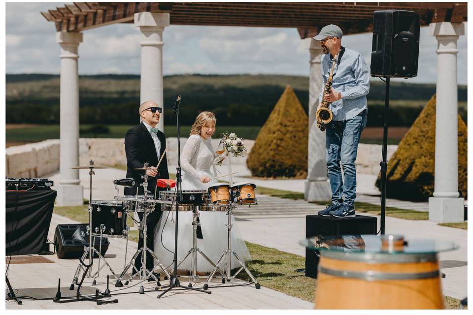 Novia tocando