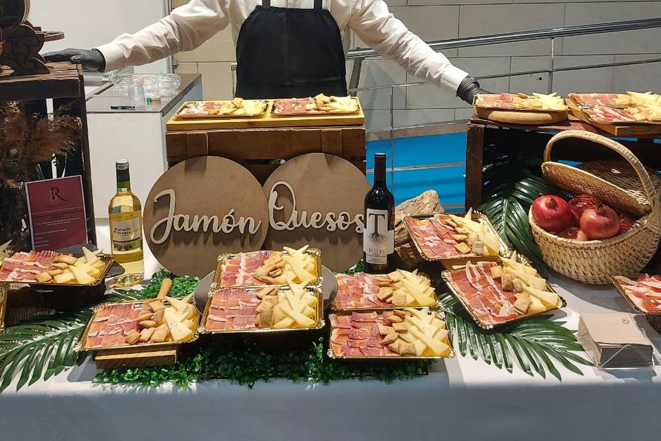 Mesa de quesos y jamón