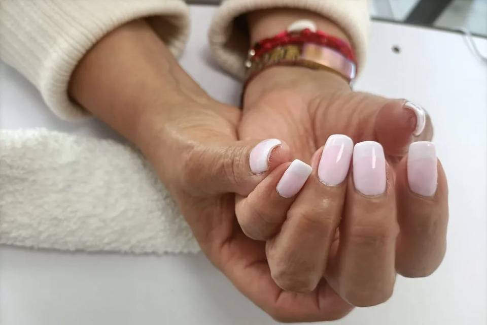 Manicura en rosa pastel