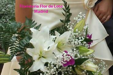 Ramo de novia de lilium oriental, orquideas, paniculata y helecho
