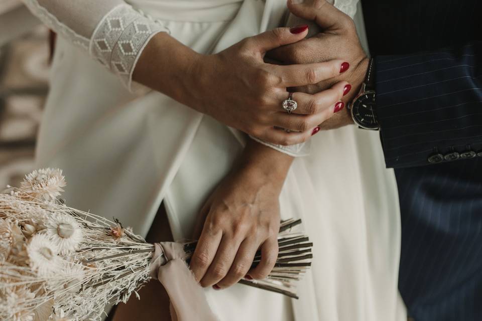 Anillo de tanzanitas y diamantes