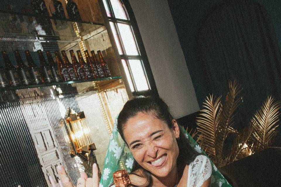 Novia en la barra