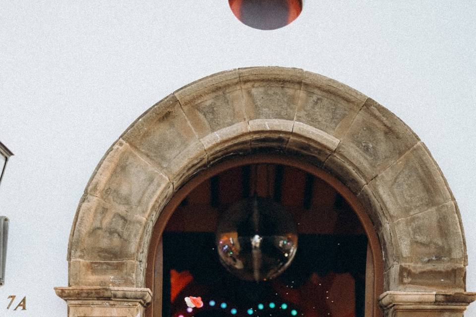 Salida triunfal novios