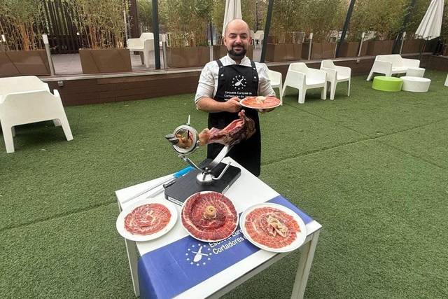 Miguel Gallardo - cortador de jamón