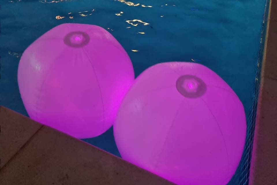 Decoración piscina con luces
