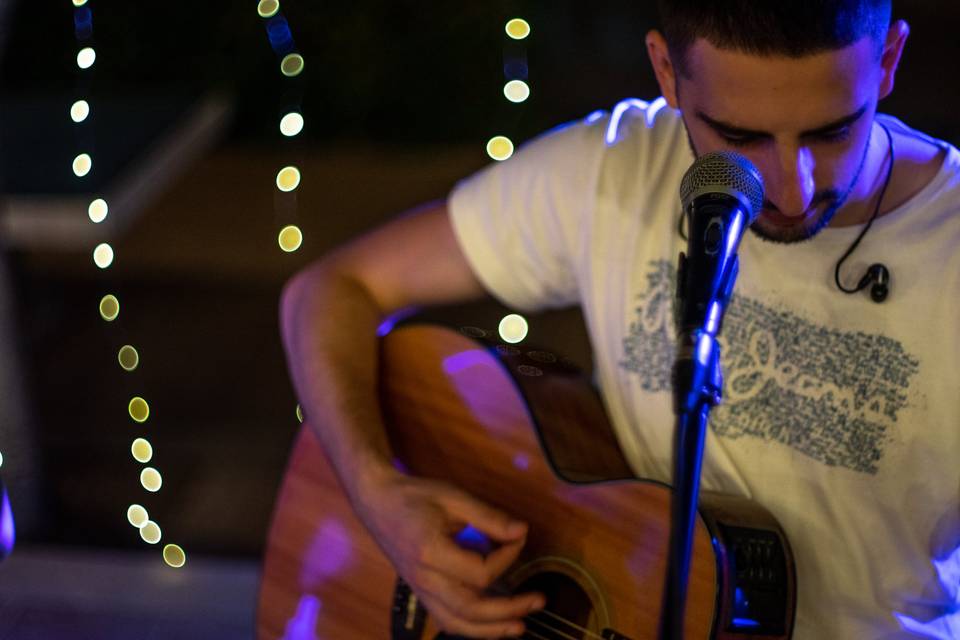 Acústica Vitória - Painéis acústicos em posição nuvem. Resultado excelente  no tratamento acústico da Igreja Farol em Serra/ES. @igrejafarol. Foram  instalados 81 painéis no teto dimensões 120x64cm.