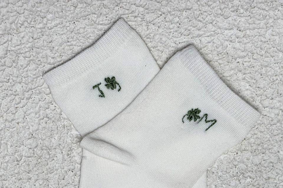 Calcetines bordados a mano