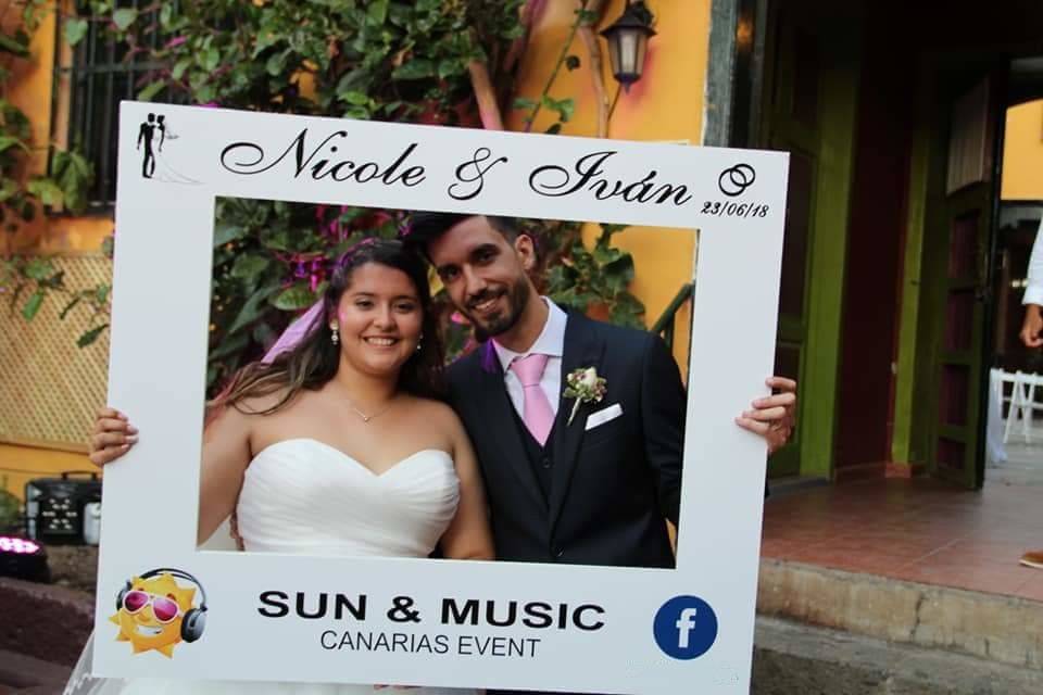 Novios con photocall