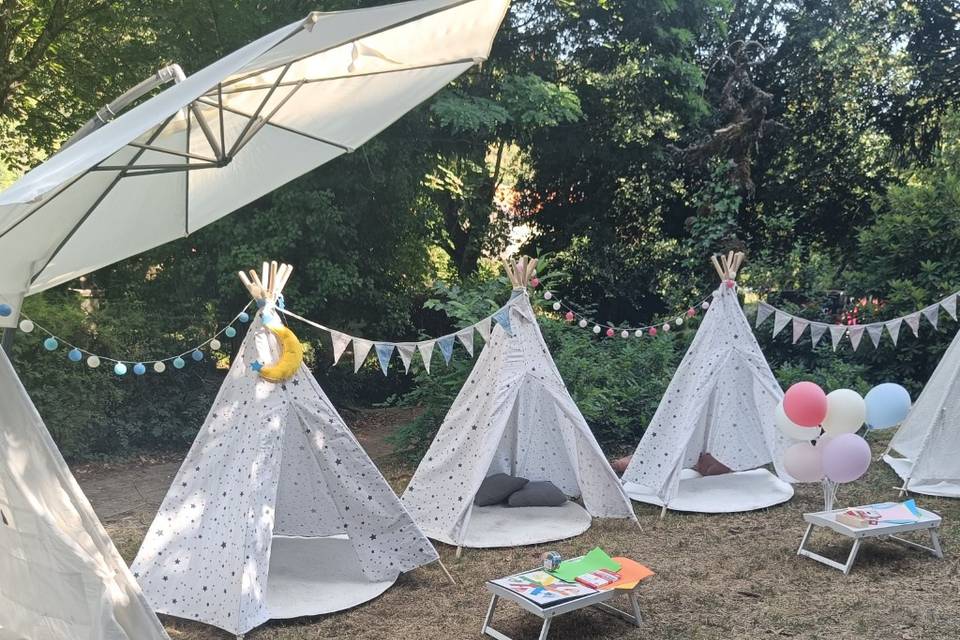 Zona infantil con tipis