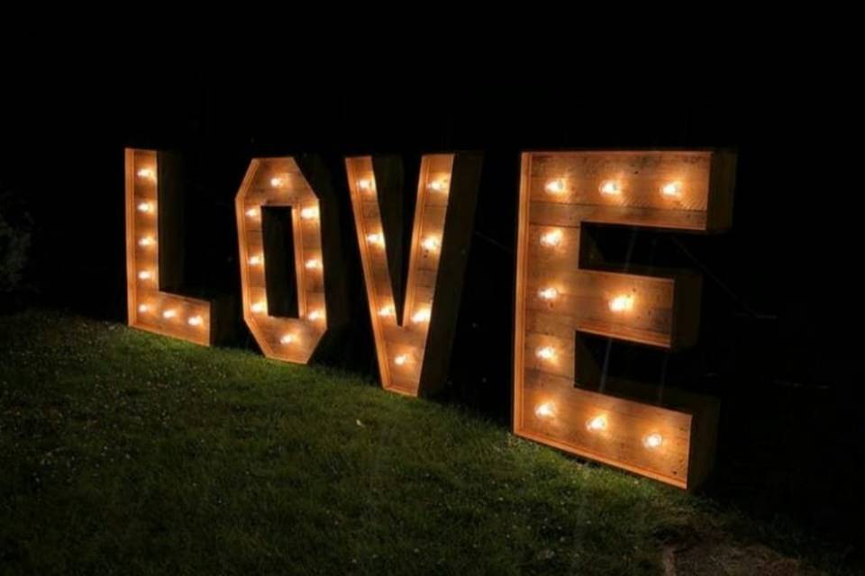 Letras love iluminadas