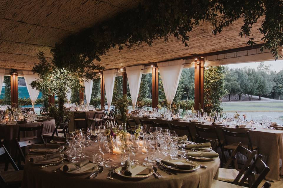 Banquete con cielo vegetal