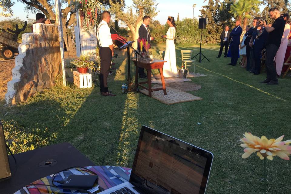 Sonido y oficiante de bodas