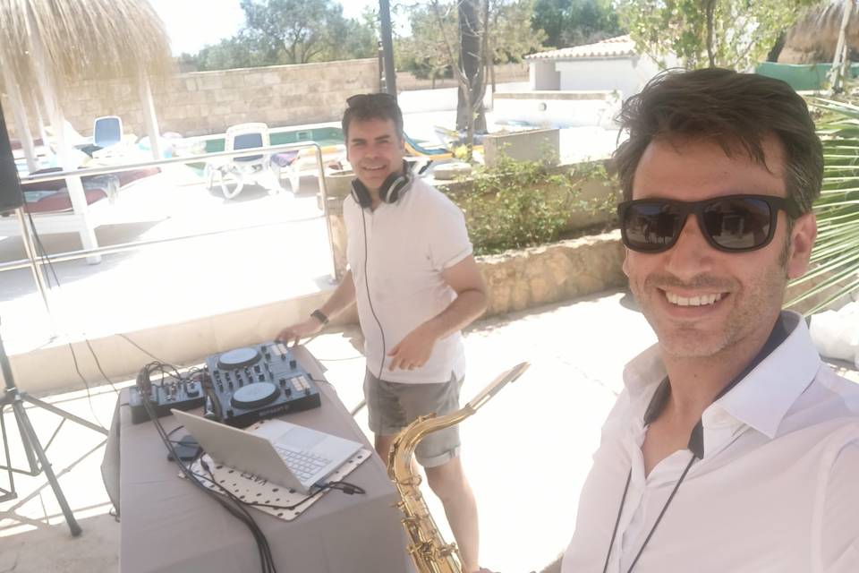 Duo DJ más saxo