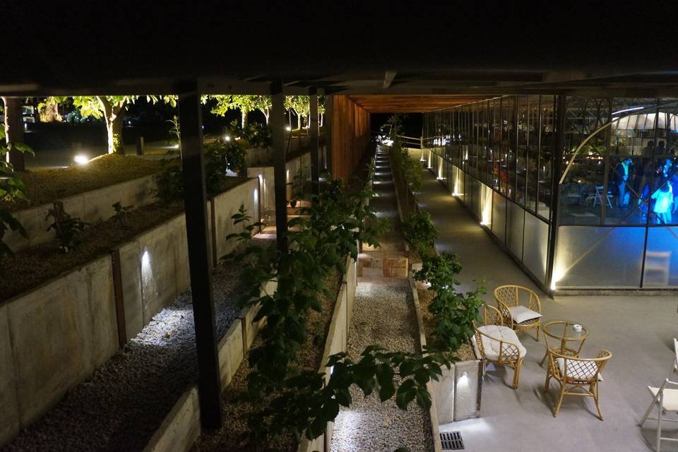 Zona de terraza de noche