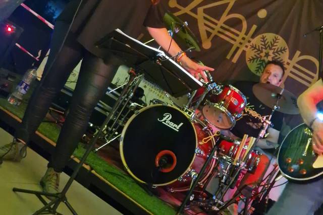 Khione band