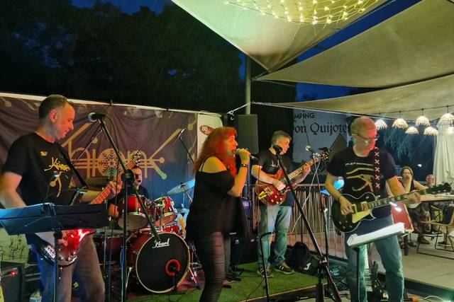 Khione band