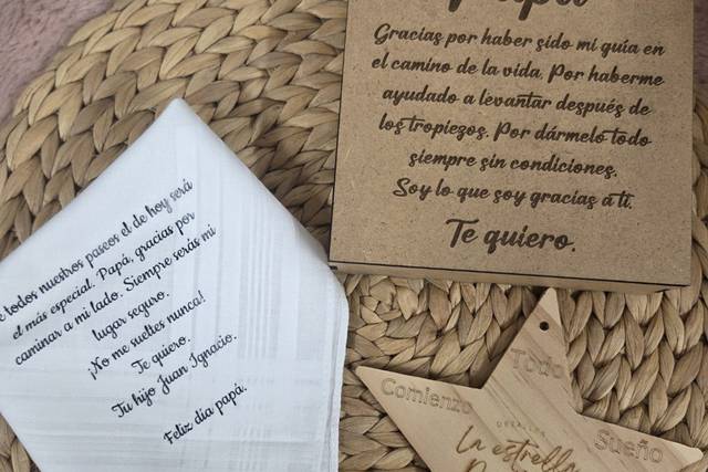 Caja de madera y pañuelo perso