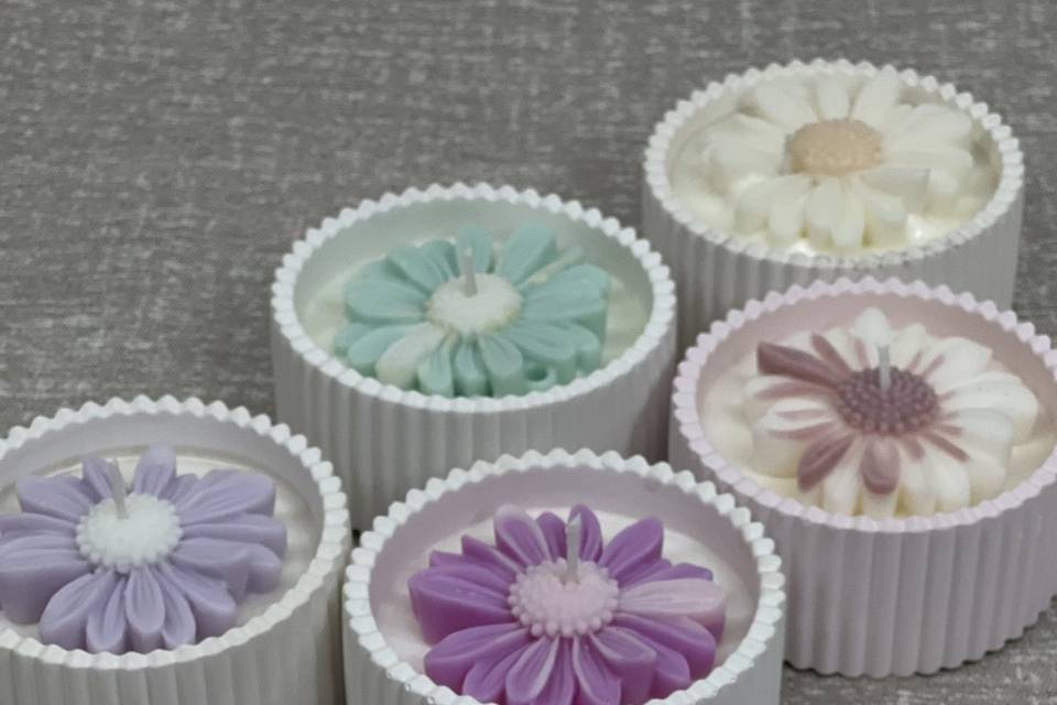 Vela pequeña con flor