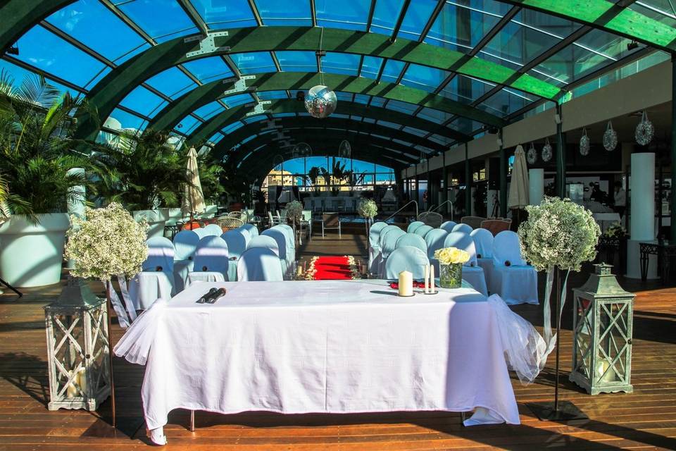 Boda civil en la piscina cubierta