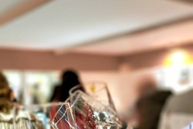 UN BRINDIS POR LOS NOVIOS