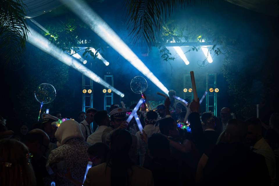 ESCENARIO + HORA LOCA