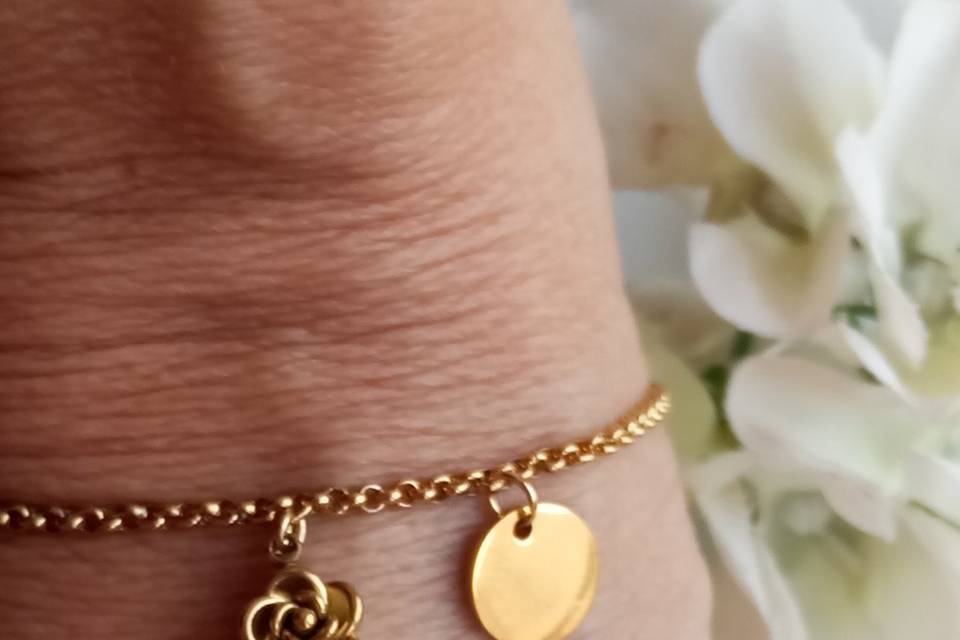 Pulsera Rosa y Medalla