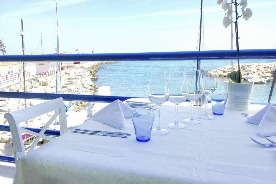 Restaurante frente al mar