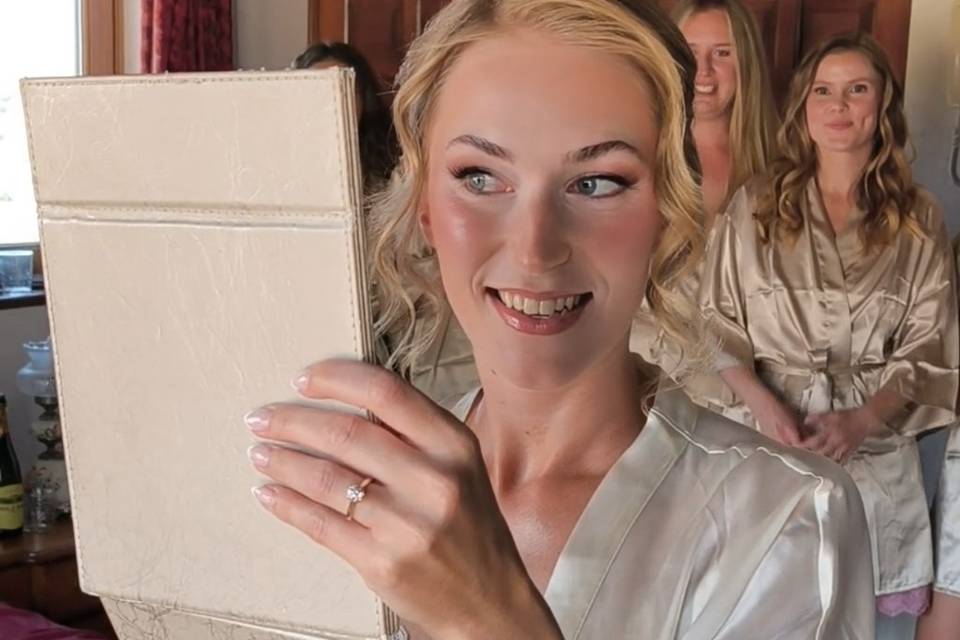 Maquillaje y recogido