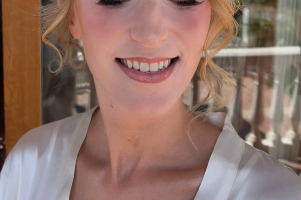 Maquillaje y recogido