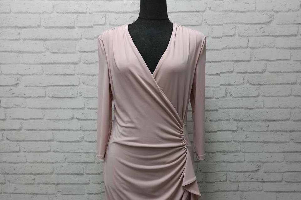 Vestido drapeado rosa empolvado