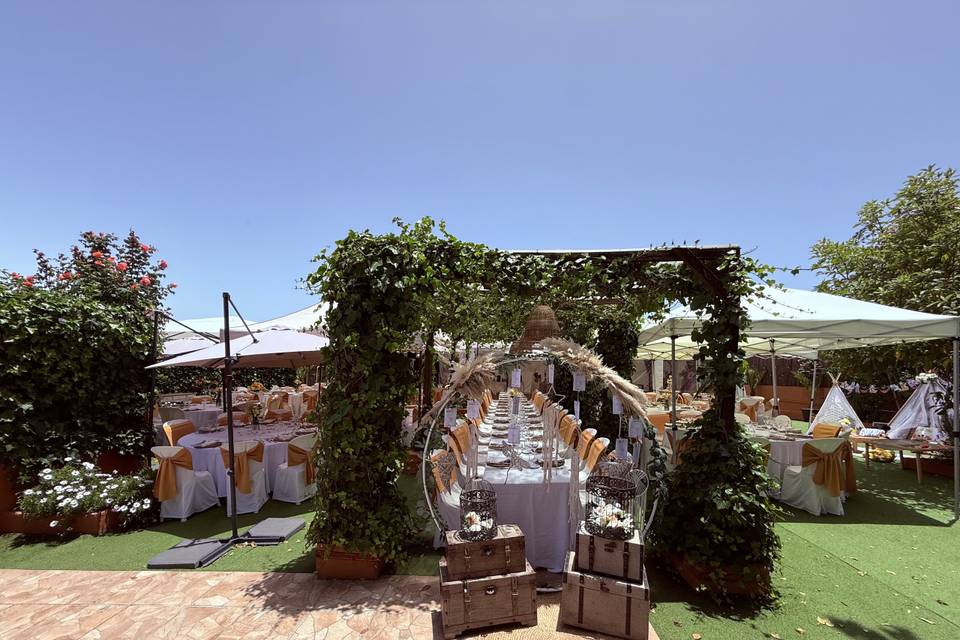 Banquete en jardín