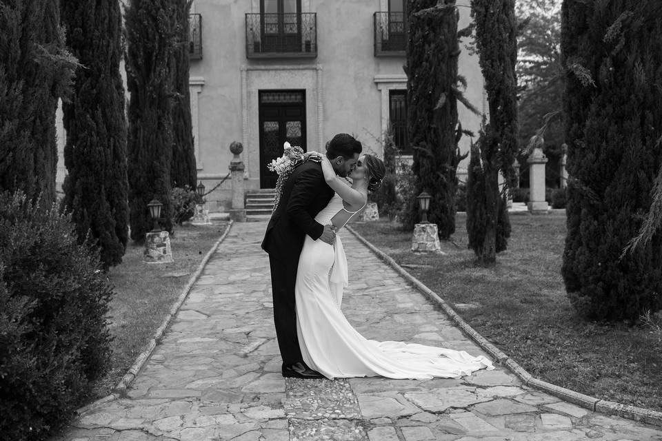 El beso que lo detiene todo