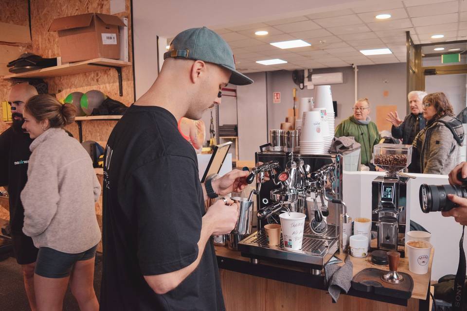 Barista trabajando