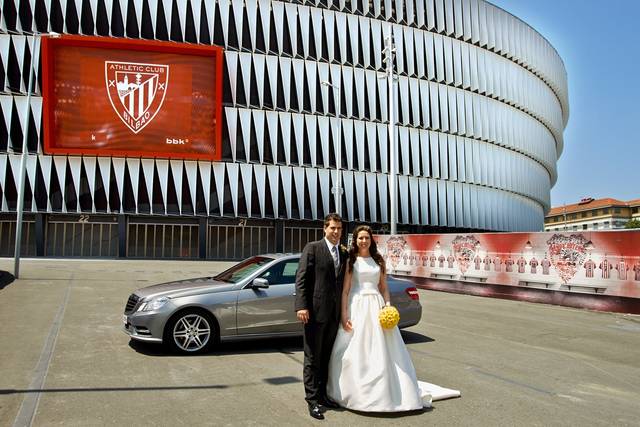 Novios frente al estadio