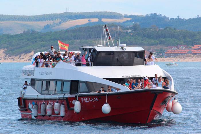 Barco para más de 100 personas