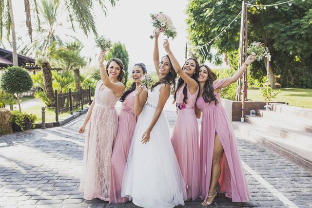 Novia y damas