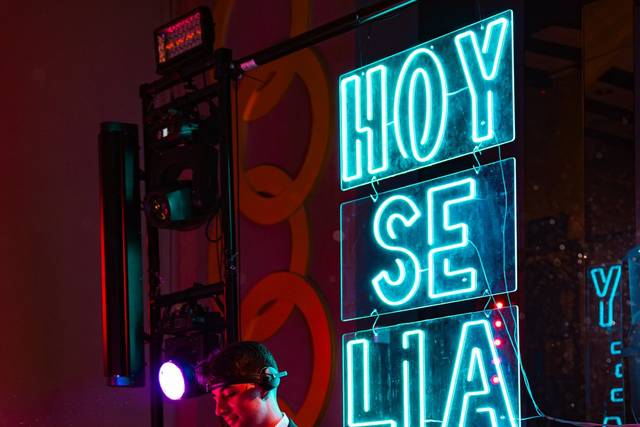 Dj + Neón