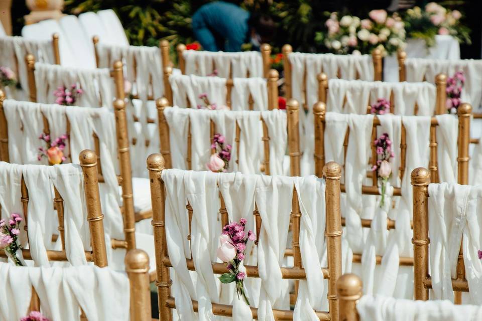 Decoración de sillas de ceremonia