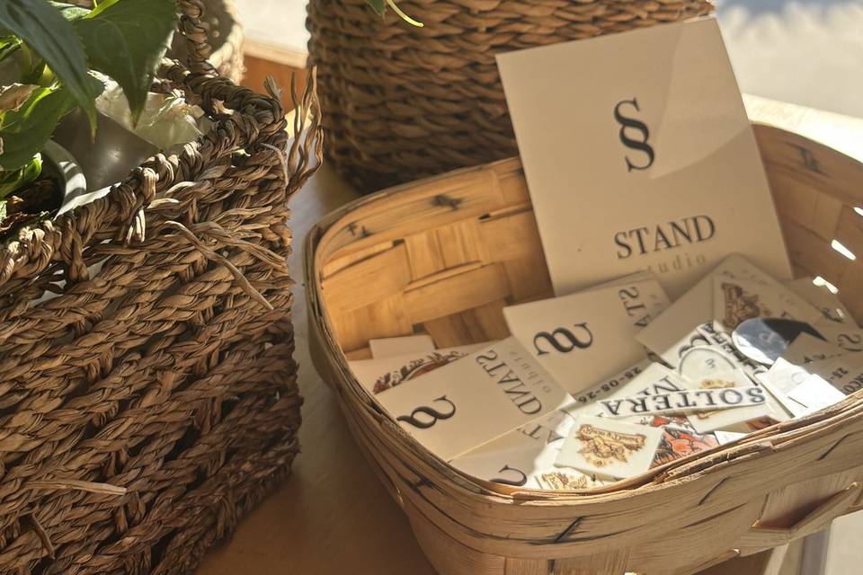 Montaje de stand en boda 2026.