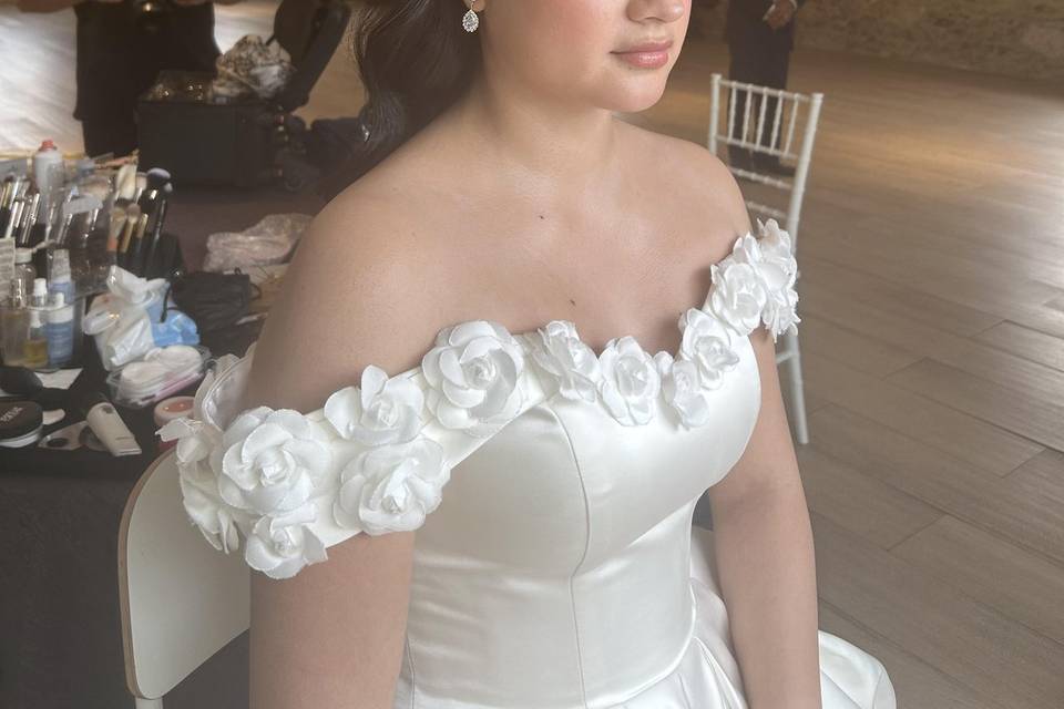 Peinado y maquillaje